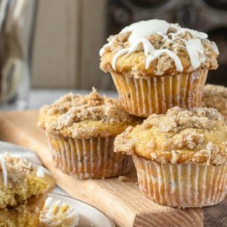 Walnut Oatmeal, Best Pumpkin Muffins, Gluten Free Coffee Cake, Classic Coffee Cake, Bakery Muffins, Coffee Cake Cupcakes, Tin Recipes, Banana Crumb Muffins, Muffins Recipes