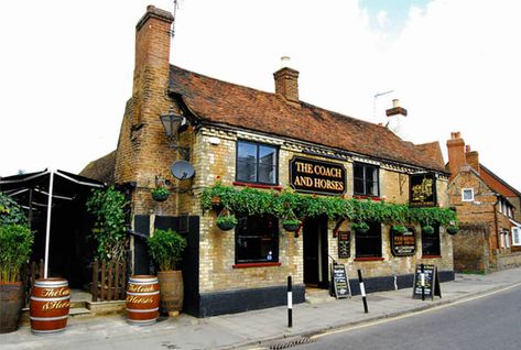 English Country Pubs: 20 Of the Finest Rural Pubs In England Pub Exterior, Henford On Bagley, Sims 4 Worlds, Buildings Reference, Rutland Water, Pub Ideas, Country Pub, Pub Interior, English Pub