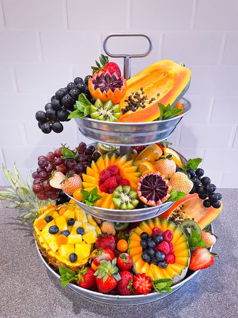 Fruit Tower Ideas, Fruit Tower Display, Charcuterie Fruit Cups, Fruit Display Ideas For Party, Fruit And Veggie Platter, Fruit Plate Ideas, Sunset Theme Party, Food Bar Wedding, Fruit Charcuterie Board