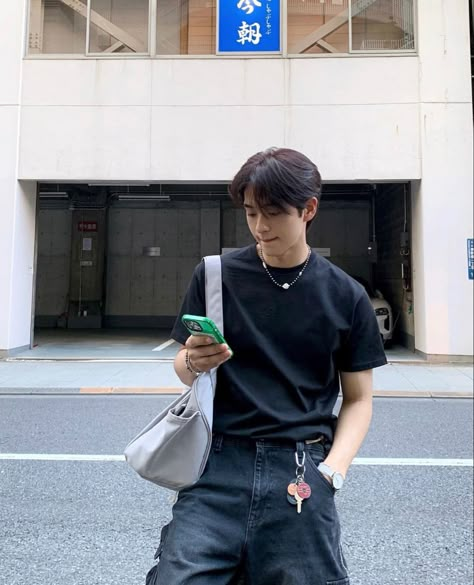 ig : k1mmg Insta Photo Ideas Black, Boyfriend Material Faceless, Photo Inspo Instagram, Korean Street Fashion Men, Faceless Pics, Guys Fashion Casual, Ootd Poses, Guy Fits, Insta Aesthetic