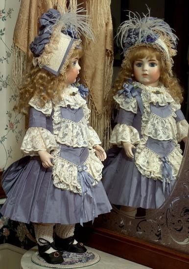 Antique Porcelain Dolls, Antique Doll Dress, Dolls And Dollhouses, Quilts Vintage, Doll Clothing Patterns, Doll Dress Patterns, Victorian Dolls, China Dolls, French Dolls