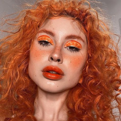 Beautiful orange aesthetic shown on her. Her eyeshadow and lips really pop out. #beauty #makeup #aveda #avedaibw #orange #makeuptransformation #lips #eyeshadow #gloss Orange Make Up, Monochrome Makeup, 70s Makeup, Orange Sorbet, Yellow Makeup, Orange Makeup, Makeup Inspired, Bold Makeup Looks, Retro Makeup