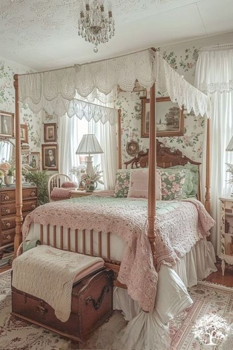 Rustic Chic Bedroom Ideas, Bedroom Ideas Cottagecore, Bedroom Decor Brown, Colonial Home Interior, Rustic Chic Bedroom, Cottagecore Bedroom Ideas, Chic Bedroom Ideas, Plant Bedroom, Rustic Wooden Furniture