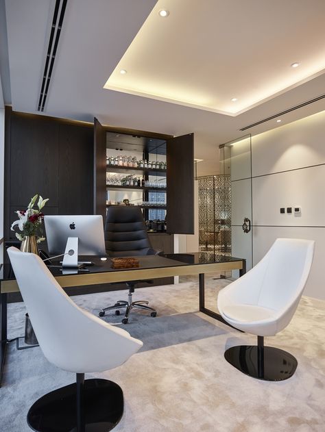 Dinor Real Estate Offices - Dubai - Office Snapshots Private Office Design, Ceo Office, Small Office Design, Office Decor Professional, Interior Design Dubai, Modern Office Interiors, Office Interior Design Modern, Contemporary Home Office, Interior Design Per La Casa