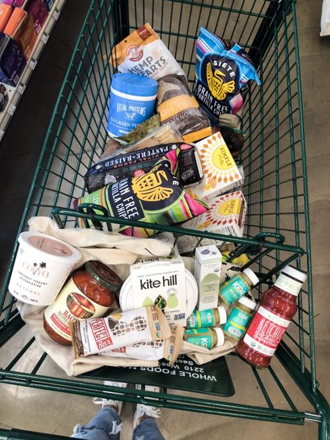 RGE Whole Foods Shopping Guide - Rachael's Good Eats Shopping Food Stuff, Whole Foods Grocery Haul, Food Stuff In Fridge, Food Stuff Shop, Whole Foods Shopping, Whole Foods Grocery, Whole Foods Store, Eating Whole Foods, Healthy Whole Foods