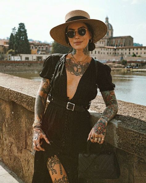 Summer Casual Drinks Outfit, Boho Outfits For Thick Body Type, Cool Style Edgy Summer, Edgy Cruise Outfits, Dark Boho Clothes, Edgy Wedding Guest Dress, Edgy Cocktail Outfit, Punk Western Fashion, Edgy Style Aesthetic