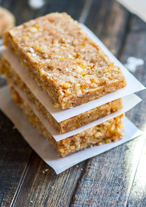 Paleo Protein Bar Recipe, No Bake Protein Bars, Paleo Protein Bars, Gluten Free Protein Bars, Low Carb Protein Bars, Healthy Snack Bars, Paleo Protein, Vegan Protein Bars, Protein Bars Homemade