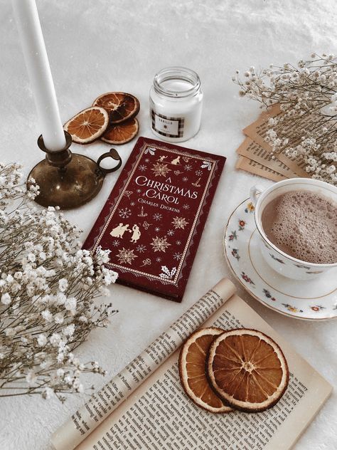 Comfy Christmas Aesthetic, Bookstagram Christmas Inspiration, Christmas Flatlay Instagram, Cozy Christmas Reading, Books And Christmas Aesthetic, Christmas Book Photography, Christmas And Books Aesthetic, Cozy Christmas Book Aesthetic, Books Aesthetic Christmas