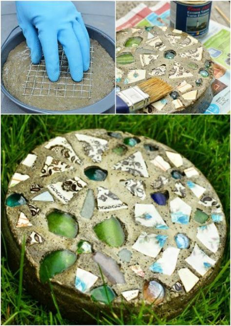 DIY Stepping Stones With Cake Pan Diy Mosaic Garden, Crafts Cheap, Stepping Stones Diy, Concrete Stepping Stones, Mosaic Stepping Stones, Garden Stepping Stones, Stone Pathway, Outdoor Crafts, Garden Crafts Diy