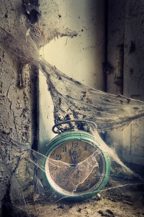 Nostalgic Decay Photographs from the Past Movement Photography, معرض فني, Time Stood Still, Somewhere In Time, Time Keeper, Forgotten Places, Lost In Time, Abandoned House, Abandoned Mansions