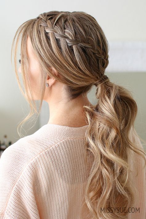 Waterfall braids have become such a classic style that I thought it’d be fun to share how to wear one as a ponytail. A basic waterfall braid is a lot easier to achieve than you might think and always look so intricate and cool. For… Stylish Ponytail, Prom Hairstyle, French Braid Hairstyles, Braided Ponytail Hairstyles, Waterfall Braid, Beautiful Braids, Heart Hair, Trending Hairstyles, Braided Ponytail