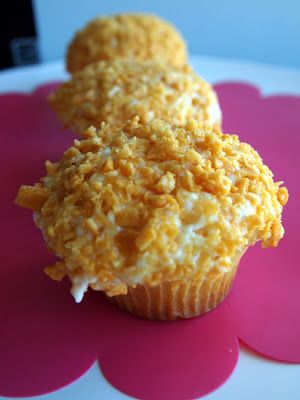 My Food Affair: Lemon Crunch Cupcakes Lemon Crunch Cupcakes, Lemon Crunch Topping, Lemon Crunch Cookies, Lemon Crunch Cake Recipe, Hawaii Foods, Louisiana Crunch Cake, Lemon Crunch, Hawaiian Desserts, Crunch Recipe