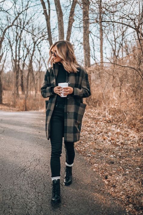 This Year's Budget-Friendly Winter OOTD | Cella Jane Casual Winter Style Women, Mountain Women Outfit, New England Street Style, Elegant Punk Style, Outdoorsy Office Style, Italian Street Style Winter, Mountain Look Outfit, Winter Rain Outfit, Mountain Casual Outfits