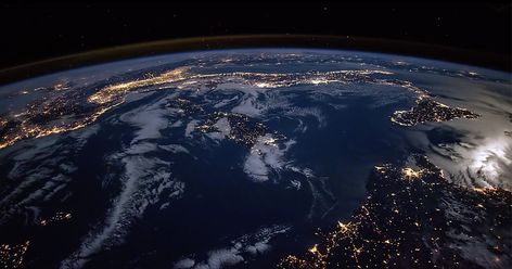 Nasa Wallpaper, Earth Pictures, Colossal Art, Earth Surface, Space Backgrounds, Visual Culture, International Space Station, Time Lapse Video, Aerial Photo