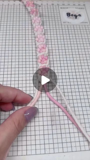 Paw Bracelet Pattern, Paw Print Macrame, Macrame Dog Leash, Macrame Dog Harness Diy, Macrame Dog Leash Tutorial, Adjustable Macrame Dog Collar Diy, Macrame Dog Keychain, Macrame Cat Keychain, Dog Paw Bracelet