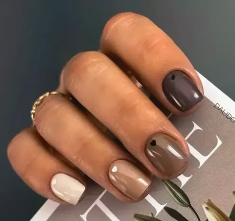 Embrace Autumn with these 32 Stunning Fall Nails Easy Fall Nail Designs, Fall Toe Nails, Brown Nails Design, Fingernail Designs, Short Gel Nails, Fall Gel Nails, Thanksgiving Nails, Short Acrylic Nails Designs, Fall Nail Colors