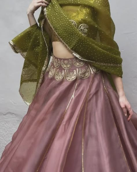 AIKEYAH on Instagram: "Gul Ghagra, in a vivid combination of green and onion pink, adorned with chand Phool embroidered motifs and thick gota, now listed on the web shop." New Colour Combination Dresses, Ethnic Lehenga Designs, Green Dress Color Combinations, Onion Pink Colour Combination, Onion Colour Lehenga, Customize Lehenga, Pink Combination Outfit, Pink Combination Dress, Green Pink Lehenga