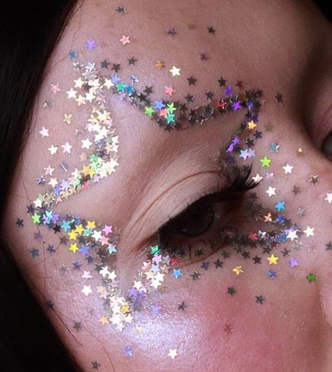 Years & Years, Body Glitter Ideas Festival, Glitter Make Up Ideas, New Year's Makeup Ideas, Glitter Makeup Ideas Festival, Celestial Face Paint, Colorful Glitter Makeup, Glitter Star Makeup, Festival Accessories Ideas