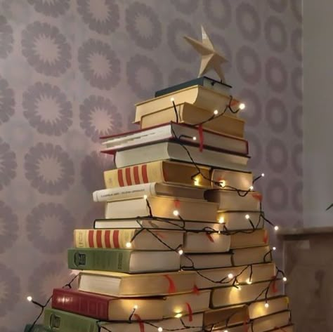 3,181 likes, 35 comments - callonillll on December 18, 2021: "...#christmastree #homedecor#myinspiration". Christmas Tree Made Of Books, Natal Aesthetic, Crismas Tree, Library Christmas, Book Christmas Tree, Books Diy, Book Tree, Book Christmas, Alternative Christmas Tree