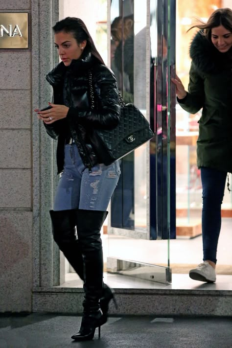 Georgina Rodriguez goes shopping at luxury retailers Georgina Rodriguez, Design Moda, كريستيانو رونالدو, Looks Black, Feminine Outfit, Edgy Outfits, Stylish Shoes, Lookbook Outfits, Heel Boots