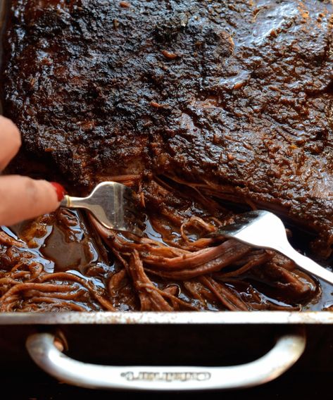 Jewish Brisket Recipes, Jewish Brisket, Brisket Rub Recipe, Brisket Marinade, Roast Brisket, Brisket Oven, Brisket Recipes Smoked, Braised Brisket, Cooking With Wine