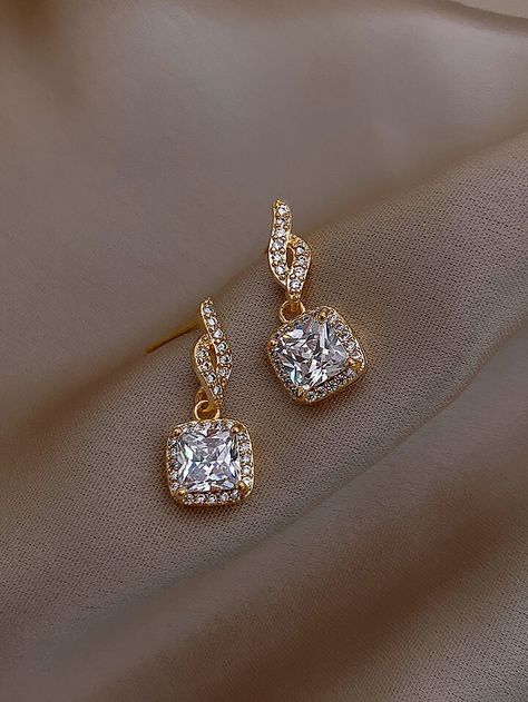 Gold Earing, Small Earrings Gold, Diamond Jewelry Earrings, Embellished Fashion, Gold For Women, Types Of Earrings, Drop Earrings Gold, Gold Earrings For Women, Jewelry Fashion Trends