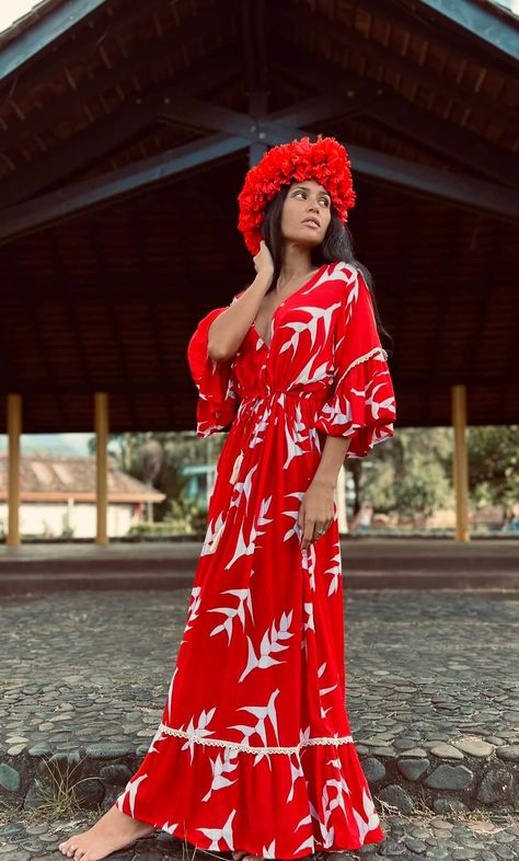 Tiki Outfit Ideas, Hawaiian Pool Party Outfit, Hawaiian Dresses For Women Party, Hawaiian Traditional Clothing, Island Dresses Pacific, Traditional Hawaiian Clothing, Chinese Lanterns Wedding, Themed Pool Party, Tahitian Dress