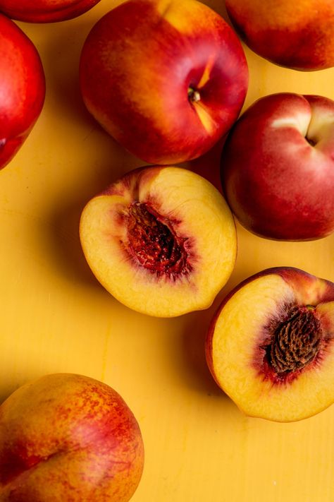 How to Cook Peaches and Nectarines / When peaches and nectarines are in season you want to make the most of them, and figure out how to include them in every meal, in every course. Here is some info on how to make the most of two of the best stone fruits of the summer season. #summer #peach #nectarine #cookingtip Peach Food Photography, Nectarine Aesthetic, Peach Fruit Aesthetic, Cooking Peaches, Nectarine Photography, Fruits Pics, Peaches Photography, Peach Pictures, Bowl Of Peaches