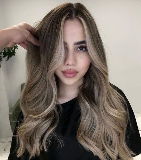 Light Brunette Hair, Balayage Straight Hair, Blonde Hair With Roots, Ash Beige, Beige Hair, Brown Hair Looks, Brown Hair Inspo, Brunette Hair With Highlights, Hair Streaks