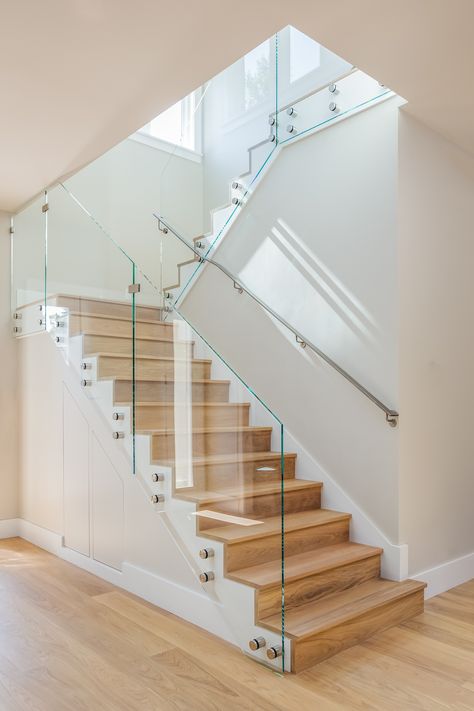 Staircase Glass Design, 1930 House Renovation, 1930 House, Glass Stairs Design, Modern Staircase Railing, Glass Staircase Railing, Glass Railing Stairs, Transitional Staircase, Interior Stair Railing