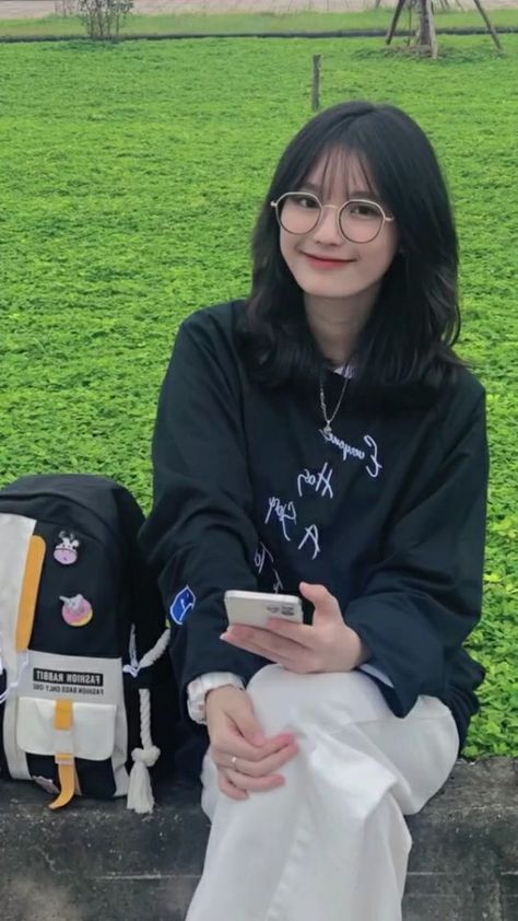 Short Hair With Glasses Korean, Korean Hairstyle With Glasses, Soft Wolfcut With Bangs, Wolfcut With Glasses, Soft Bangs Short Hair, Bangs With Glasses, Short Hair For Chubby Faces, Bangs And Glasses, Shortish Hair