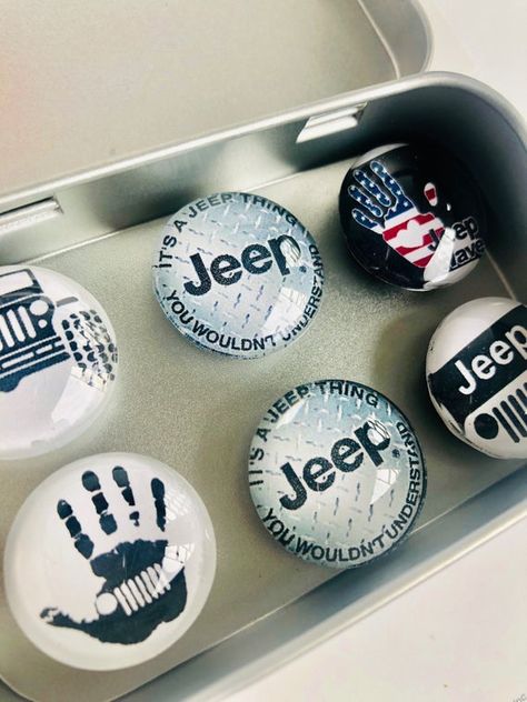 Jeep Ornament, Jeep Crafts, Work Gift Exchange, Jeep Merchandise, Jeep Keychain, Jeep Quotes, Jeep Art, Diy Jeep, Jeep Things