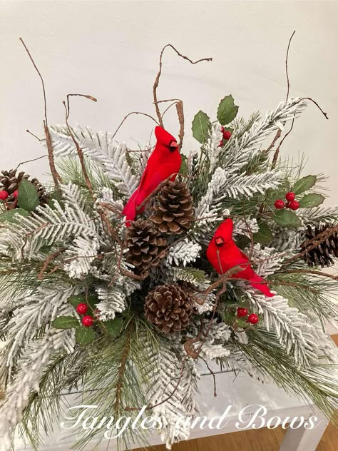 Cardinal Wreaths, Xmas Arrangements, Christmas Table Arrangements, Spring Centerpiece Ideas, Grave Arrangements, Boys Party Favors, Christmas Urns, Pinecone Crafts Christmas, Christmas Dining Table Decor