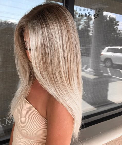 Amy McManus• Massachusetts on Instagram: “Legally Blonde 🥰” Straight Hairstyles Ideas, Blonde Hair Straight, Sleek Straight Hairstyles, Balayage Straight, Blond Balayage, Balayage Blonde, Dirty Blonde Hair, Hair Color Techniques, Blonde Hair Inspiration