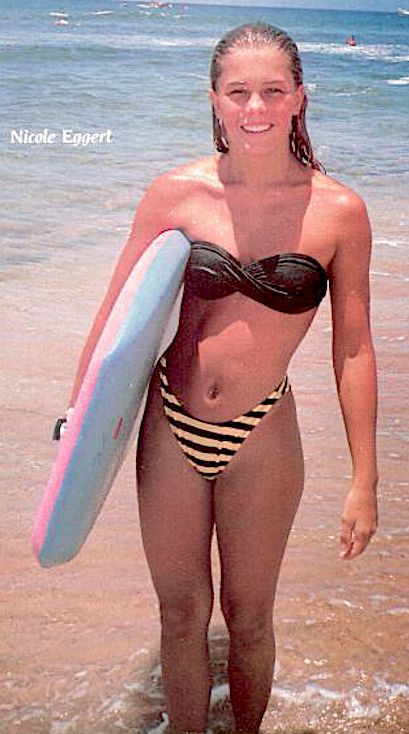 Nicole Eggert Baywatch, Beach Pinup, 90s Female Fashion, Nicole Eggert, Early 90s Fashion, Richard Grieco, Scott Baio, Baywatch, Early 90s