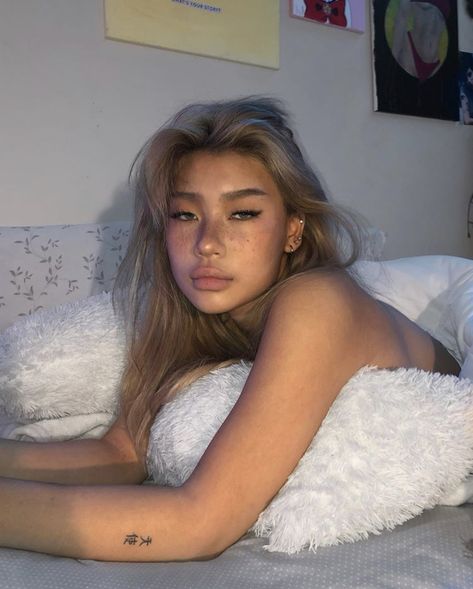 Kim Blonde, Hannah Kim, Filipino Hair, Grunge Girl Aesthetic, Tan Skin Blonde Hair, Filipino Girl, Hair Color Streaks, Blonde Hair Girl, Platinum Blonde Hair