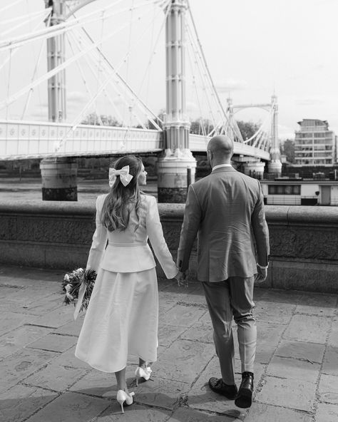 Love in Chelsea ✨ The gorgeous Felicity and Scott who married at The Chelsea Old Town Hall in April Stylish florals, sunny skies, bows, cobbled streets and famous landmarks creates the perfect setting for a intimate city wedding 🤍 Photographer: @leahweddings Venue: @marrymeinchelsea #marrymeinchelsea #chelseawedding #chelseatownhall #intimatewedding #legalceremony #londonflorist #londonweddingflorist #chelsea Chelsea Piers Wedding, Chelsea Registry Office Wedding, Chelsea Old Town Hall Wedding, Old Marylebone Town Hall Wedding, Chelsea Hotel 1970s, Cobbled Streets, Chelsea Wedding, Famous Landmarks, Town Hall