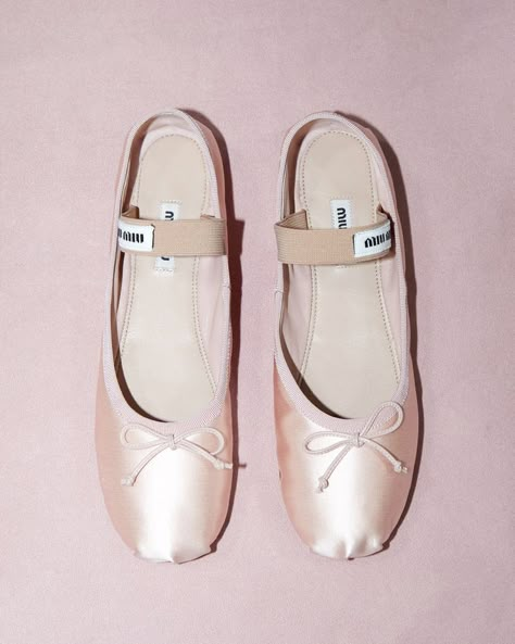 Miu Miu Flats, Miu Miu Heels, Quoi Porter, Pink Aura, Miu Miu Shoes, Aesthetic Shoes, Ballet Slippers, Blair Waldorf, Ballerina Shoes