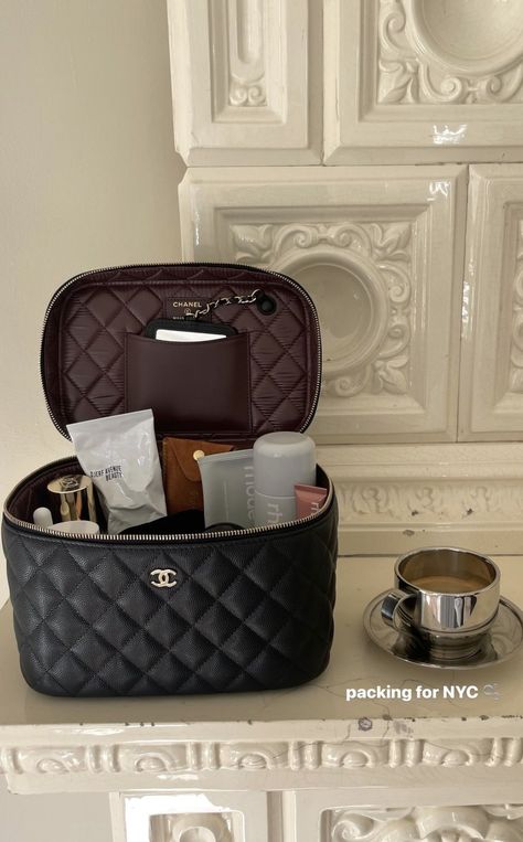 Chanel Makeup Bag, Bag Chanel, Matilda Djerf, Vanity Bag, Chanel Makeup, What In My Bag, Bags Aesthetic, Luxury Makeup, Dream Lifestyle