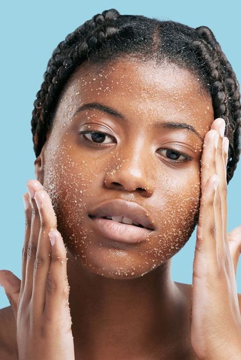 Face Exfoliator Aesthetic, Exfoliate Face Aesthetic, Hide Pores With Makeup, Makeup Tips Oily Skin, How To Exfoliate Face, Weekly Skincare Routine, Best Skincare Brands, Weekly Skincare, Oily Skin Tips