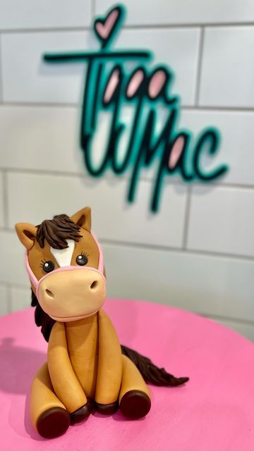 Horse Fondant Cake, Horse Fondant Tutorial, Horse Theme Cake, Chestnut Pony, Fondant Horse, Horse Cakes, Horse Cake Toppers, Horse Birthday Cake, 1st Bday Cake