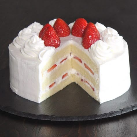 JAPANESE STRAWBERRY SHORTCAKE | How Tasty Japanese Whipped Cream Cake, Strawberry Japanese Cake, Strawberry Shortcake Cake Recipe, Japanese Strawberry Cake, Strawberry Cake Aesthetic, Vanilla Strawberry Cake, Cake Recipe Strawberry, Japanese Strawberry Shortcake, Cake Recipes Strawberry