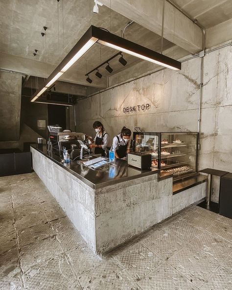 Modern Industrial Coffee Shop, Cafe Industrial Design Coffee Shop, Design Bar Coffee Shop, Industrial Cafe Interior Design Coffee Shop, Korean Coffee Shop Design, Industrial Design Cafe, Coffee Bar Industrial, Cafe Modern Design, Cool Cafe Interiors