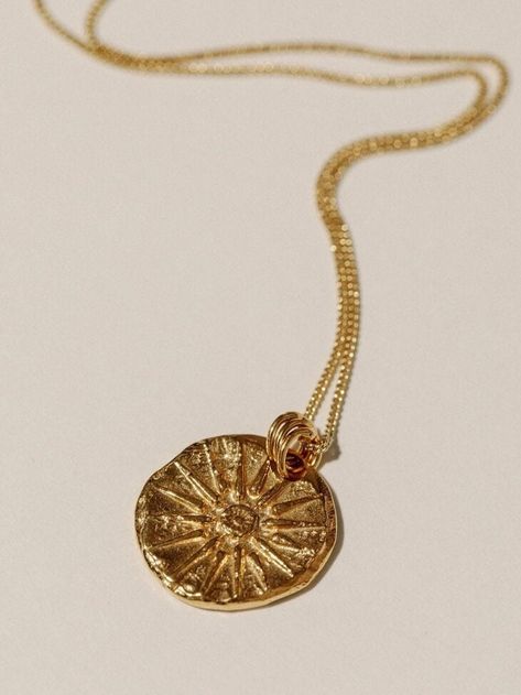 Pendant Necklace Outfit, Pendant Necklace Simple, Greek Jewelry, Gold Sun, Charm Necklaces, Medallion Necklace, Jewelry Lookbook, Layering Necklace, Coin Necklace