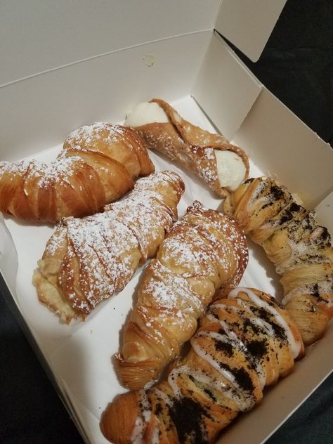 Big Sur Bakery, Carlos Bakery New York, Gail’s Bakery London, Carlos Bakery, Lobster Tails, Think Food, Aesthetic Food, Dough, Yummy Food