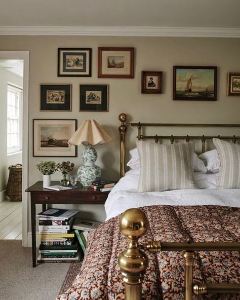 Louise Roe Home on Instagram: "Somehow this bedroom manages to transcend seasons, imagine how cosy it would be in winter, yet it feels fresh and airy for Summer. Shot by @horwoodphoto for @houseandgardenuk" Antique Rustic Bedroom, Moody Vintage Master Bed, Modern Vintage Guest Bedroom, Noelle Downing Home, Colonial Cottage Decor, English Bedroom Ideas Cottage Style, Bedroom Ideas English Country, Cottage Core Throw Pillows, English Country Bedroom Cottage Style