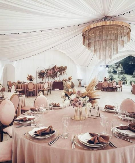 Pampas Wedding Table Decor, Decorate Wedding Tent, Tent Decorations Birthday, Tent Decorations Wedding, Tent Decor Wedding, Beige Wedding Decor, Outdoor Wedding Tent Decor, Tent Wedding Decorations, Wedding Tent Draping