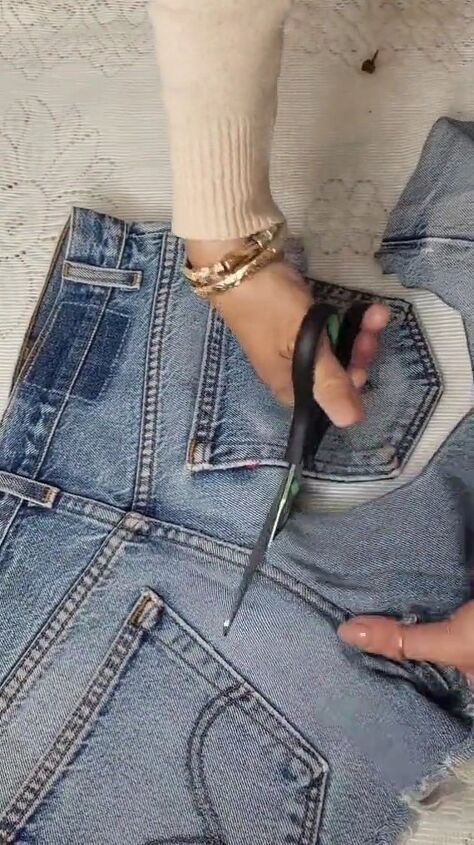 Denim Belts Diy, Denim Shirt Refashion Diy, Denim Waist Belt, Demin Corset Outfits, Denim Shorts Upcycle, Diy Denim Outfits, Upcycle Clothes Denim, Diy Denim Clothes, Denim Upcycle Diy Jean Crafts