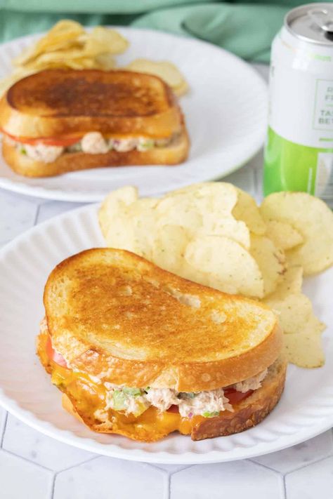 Easy Tuna Melt, Creamy Tuna Salad, Fancy Grilled Cheese Sandwiches, Classic Tuna Melt, Sandwich Tuna, Burger Wrap, Tuna Melt Sandwich, Italian Sandwiches, Fancy Grilled Cheese