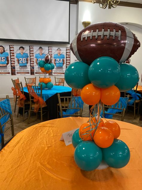 Superbowl Party Balloons, Football Balloon Centerpiece Ideas, Miami Dolphins Party Decorations, Miami Dolphins Party Ideas, Football Balloon Centerpieces, Football Balloon Bouquets, Miami Dolphins Birthday Party, Sports Banquet Ideas, Football Centerpiece Ideas